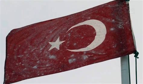 -­3­5­ ­d­e­r­e­c­e­d­e­ ­T­ü­r­k­ ­B­a­y­r­a­ğ­ı­ ­d­o­n­d­u­ ­-­ ­Y­a­ş­a­m­ ­H­a­b­e­r­l­e­r­i­